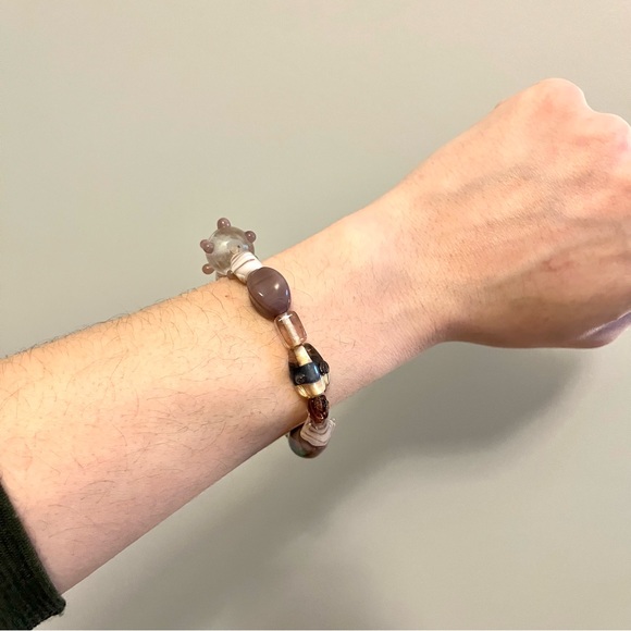 handmade lavender, purple, white glass hand painted beaded elastic bracelet - Picture 4 of 13